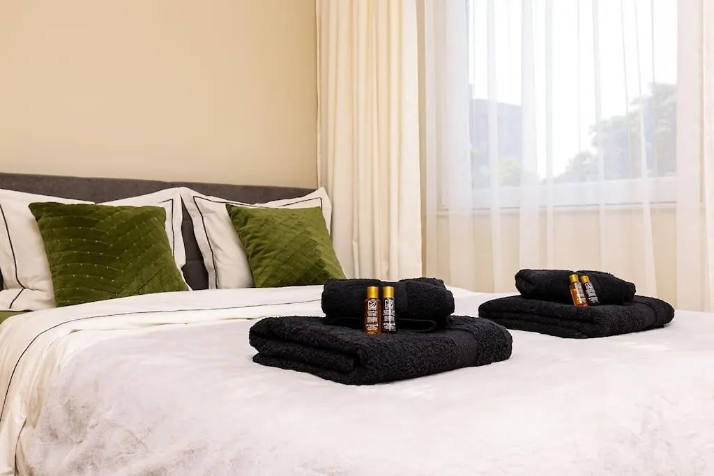 Olive Green Designer Apartment Plovdiv